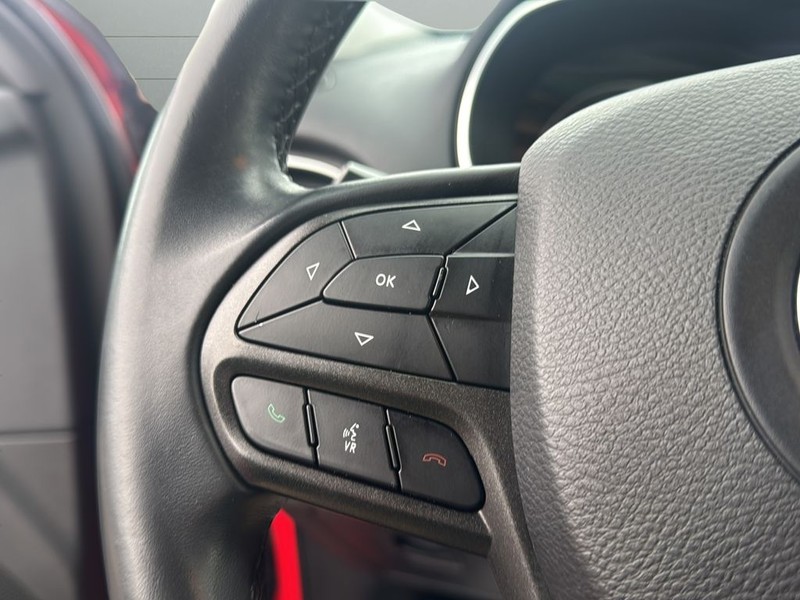 Jeep Cherokee Vehicle Full-screen Gallery Image 9