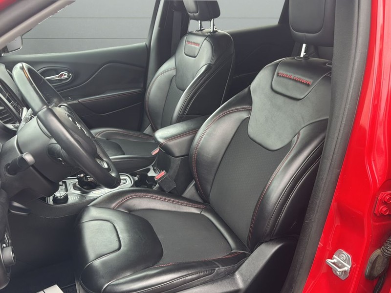 Jeep Cherokee Vehicle Full-screen Gallery Image 10