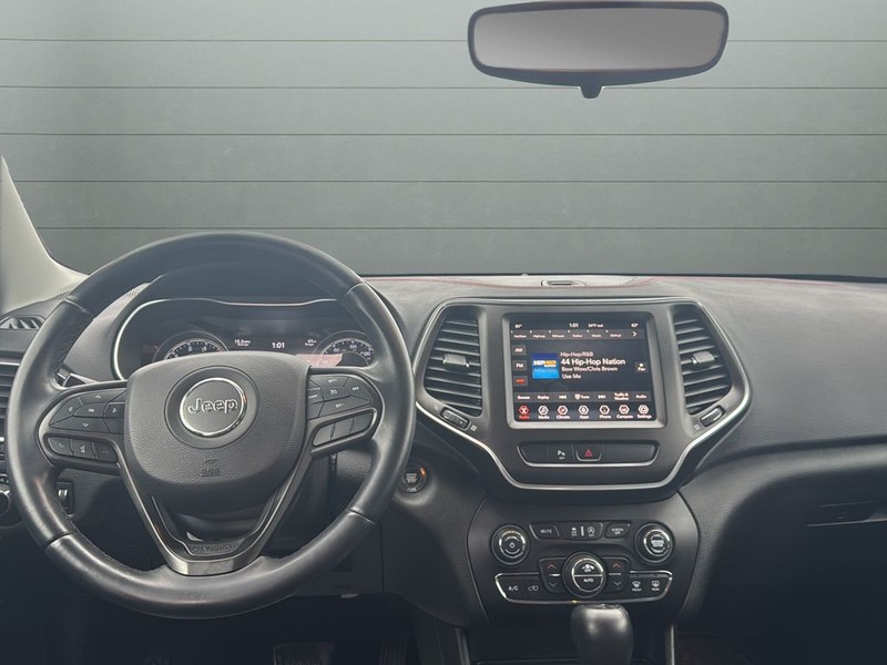 Jeep Cherokee Vehicle Full-screen Gallery Image 12