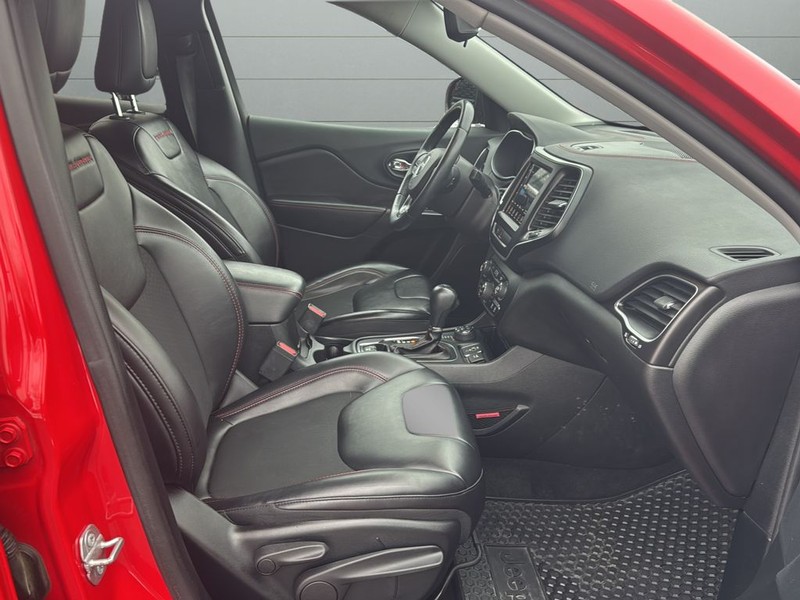 Jeep Cherokee Vehicle Full-screen Gallery Image 15