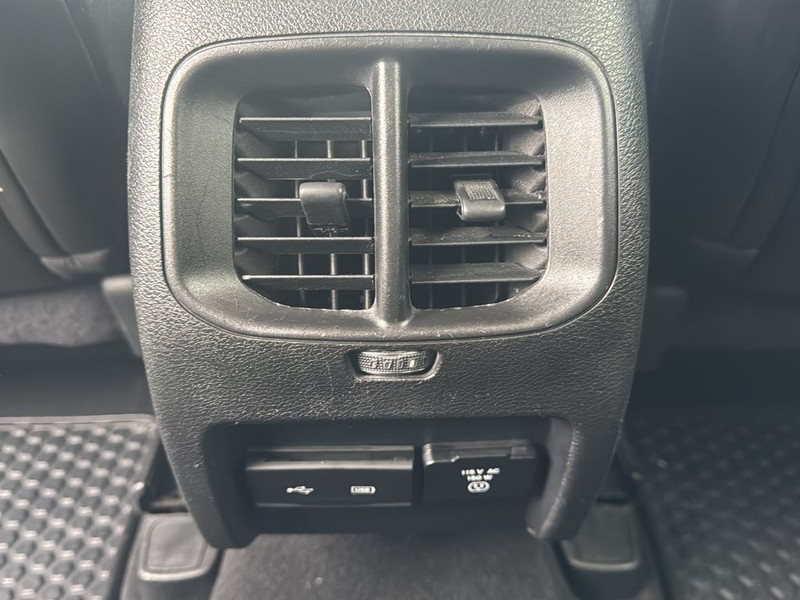 Jeep Cherokee Vehicle Full-screen Gallery Image 17