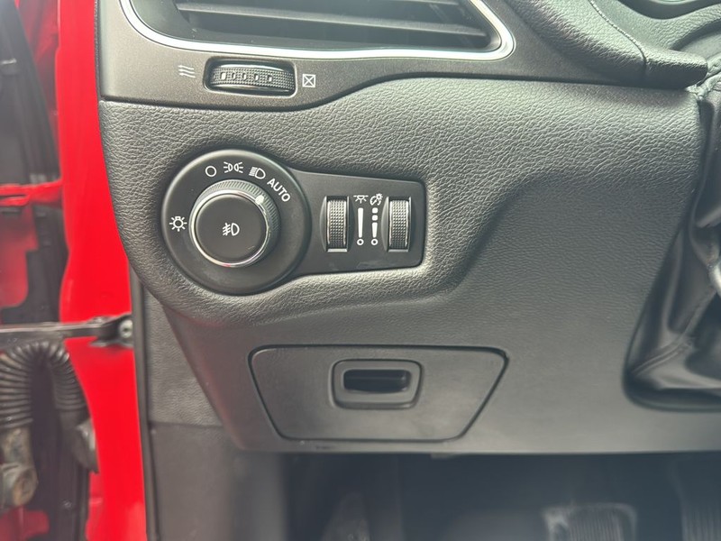 Jeep Cherokee Vehicle Full-screen Gallery Image 18