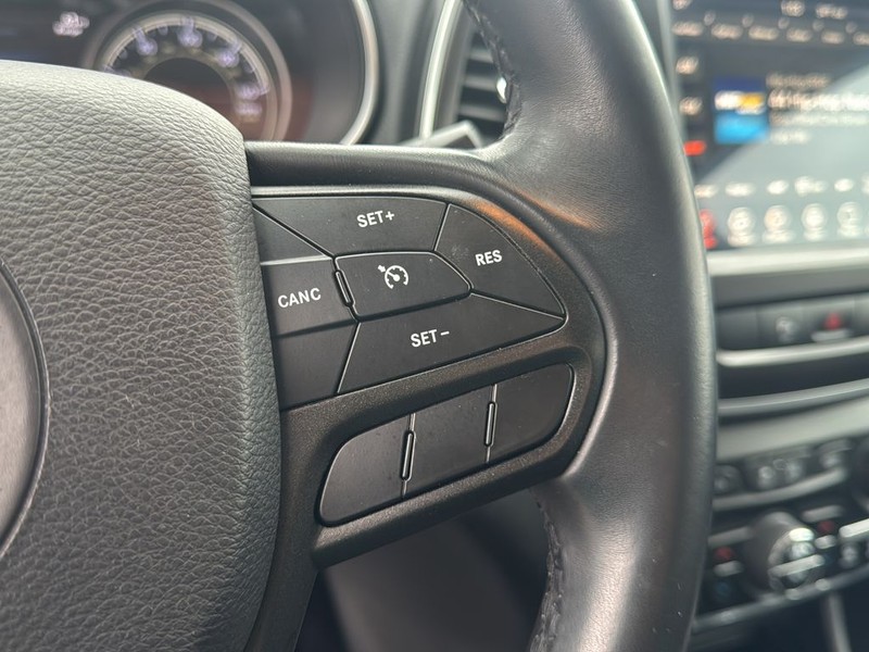 Jeep Cherokee Vehicle Full-screen Gallery Image 19