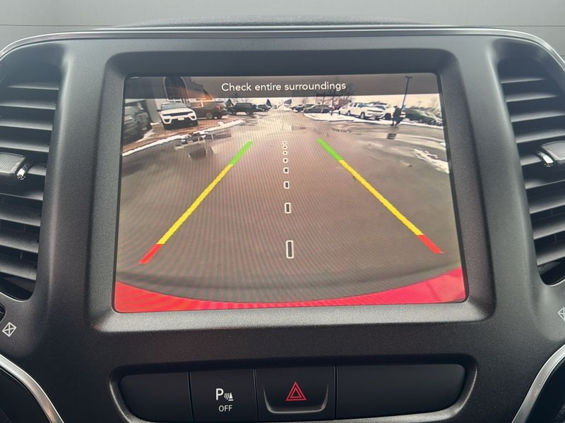 Jeep Cherokee Vehicle Full-screen Gallery Image 24