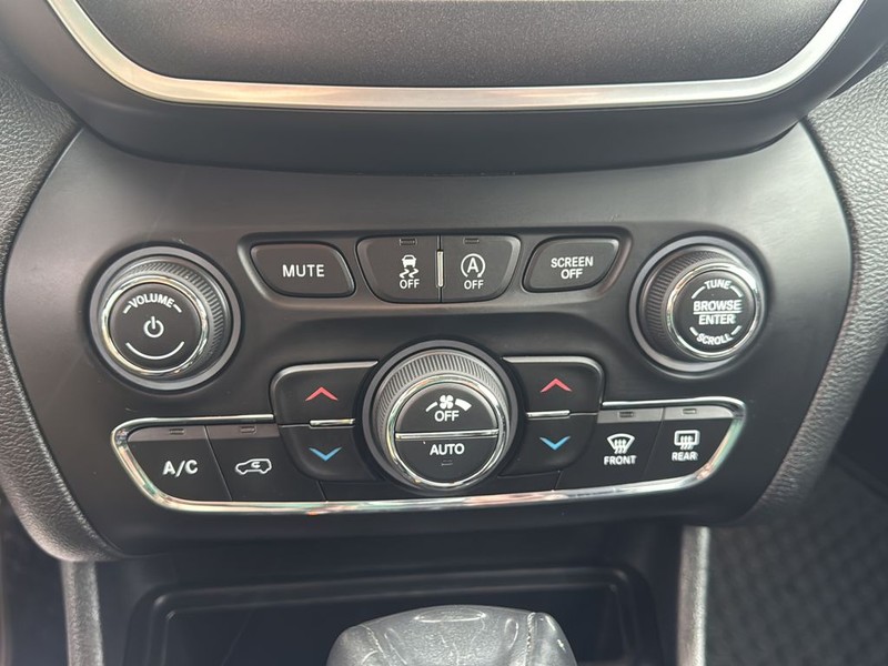 Jeep Cherokee Vehicle Full-screen Gallery Image 25