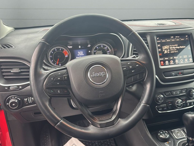 Jeep Cherokee Vehicle Full-screen Gallery Image 28