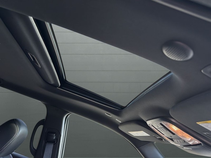 Dodge Durango Vehicle Full-screen Gallery Image 16