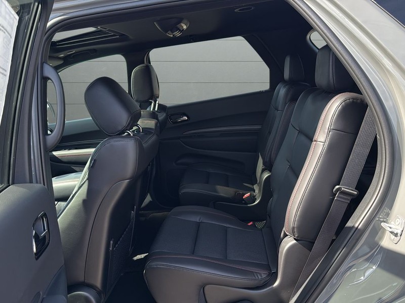 Dodge Durango Vehicle Full-screen Gallery Image 17