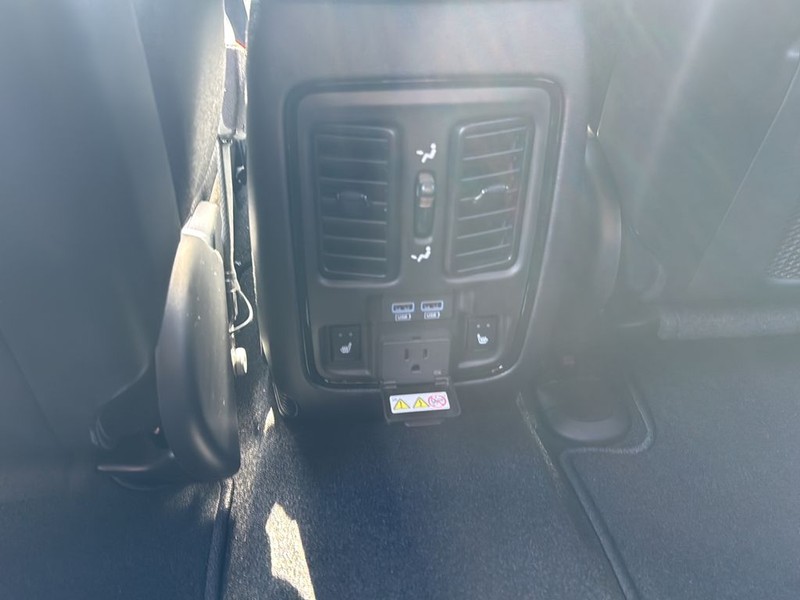 Dodge Durango Vehicle Full-screen Gallery Image 18