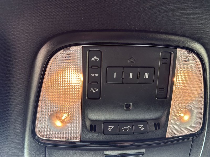 Dodge Durango Vehicle Full-screen Gallery Image 25