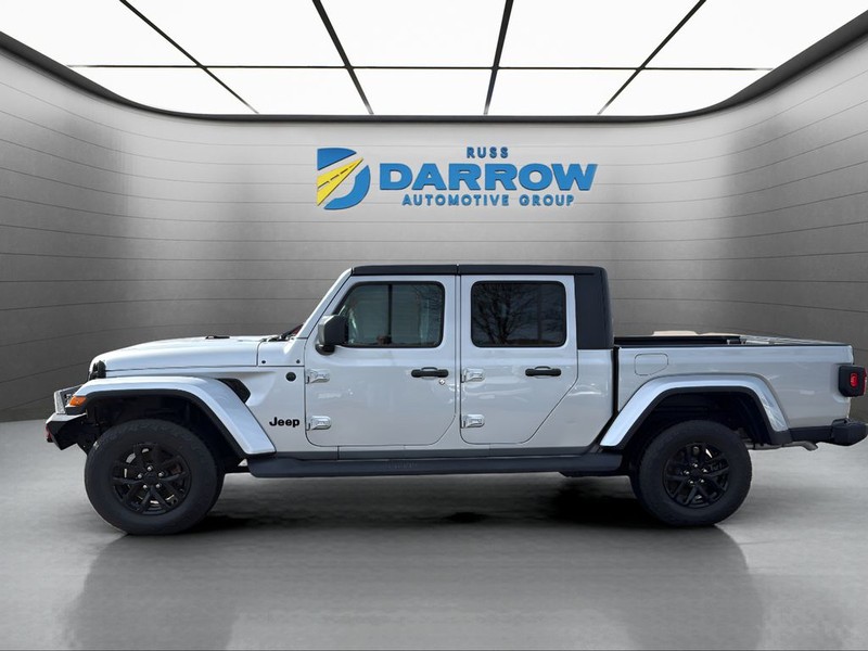 Jeep Gladiator Vehicle Full-screen Gallery Image 2