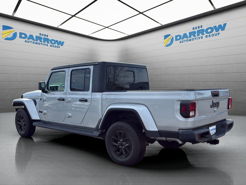 Jeep Gladiator Vehicle Full-screen Gallery Image 3