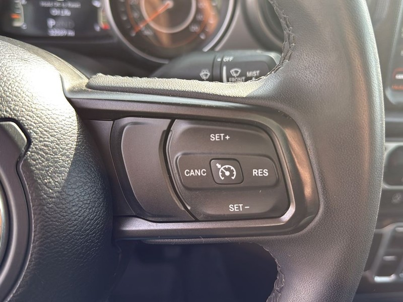 Jeep Gladiator Vehicle Full-screen Gallery Image 10