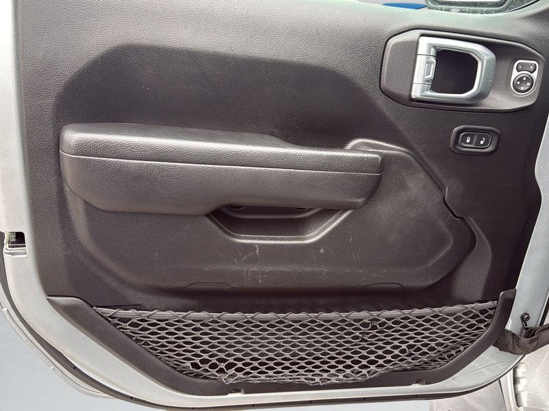 Jeep Gladiator Vehicle Full-screen Gallery Image 11