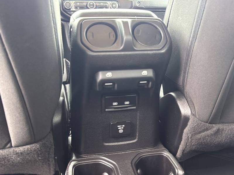 Jeep Gladiator Vehicle Full-screen Gallery Image 17