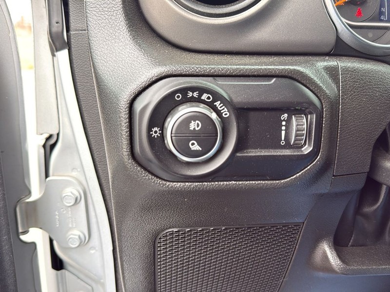 Jeep Gladiator Vehicle Full-screen Gallery Image 18