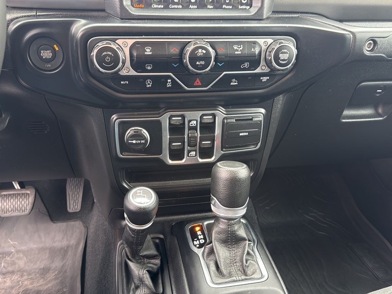 Jeep Gladiator Vehicle Full-screen Gallery Image 22