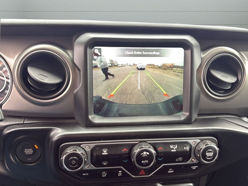 Jeep Gladiator Vehicle Full-screen Gallery Image 24