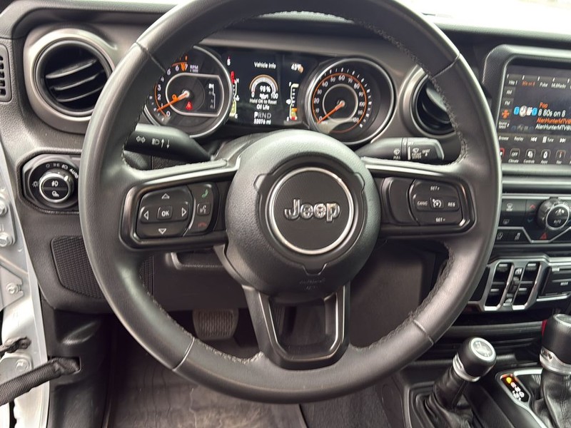 Jeep Gladiator Vehicle Full-screen Gallery Image 27