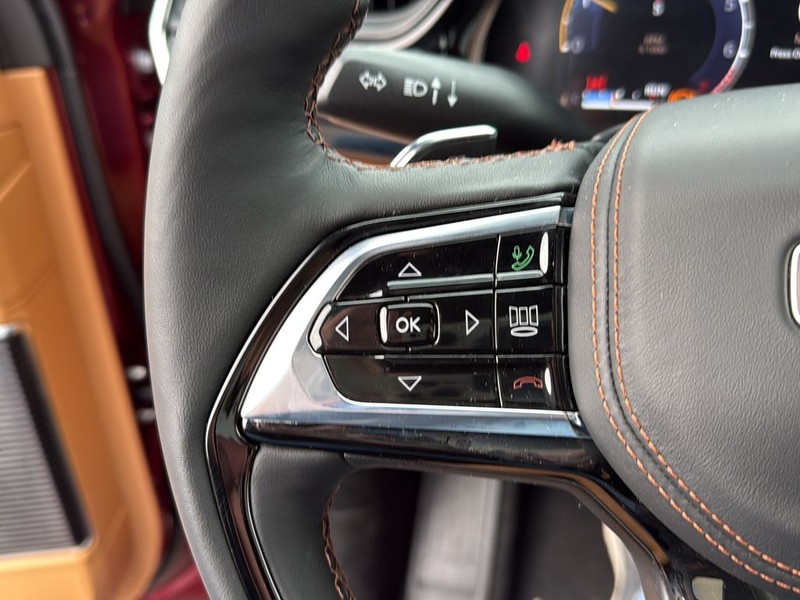 Jeep Grand Cherokee Vehicle Full-screen Gallery Image 9