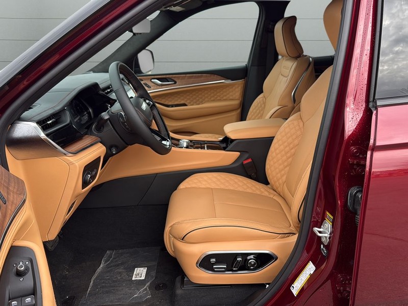 Jeep Grand Cherokee Vehicle Full-screen Gallery Image 10