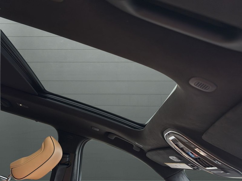 Jeep Grand Cherokee Vehicle Full-screen Gallery Image 16