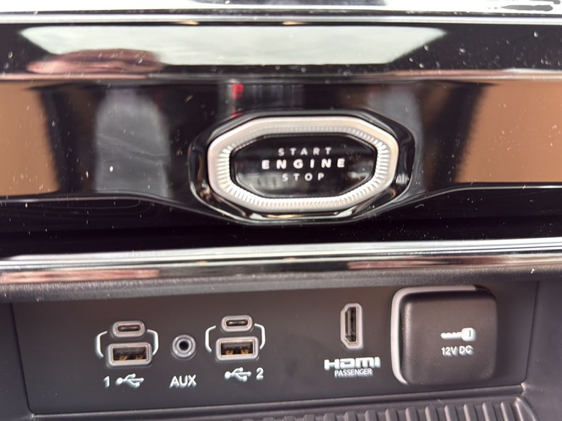Jeep Grand Cherokee Vehicle Full-screen Gallery Image 21
