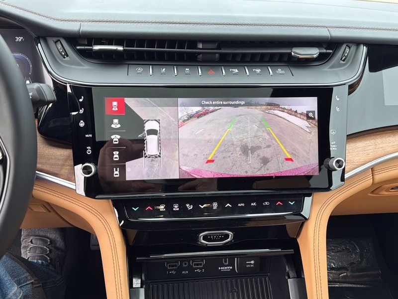 Jeep Grand Cherokee Vehicle Full-screen Gallery Image 24