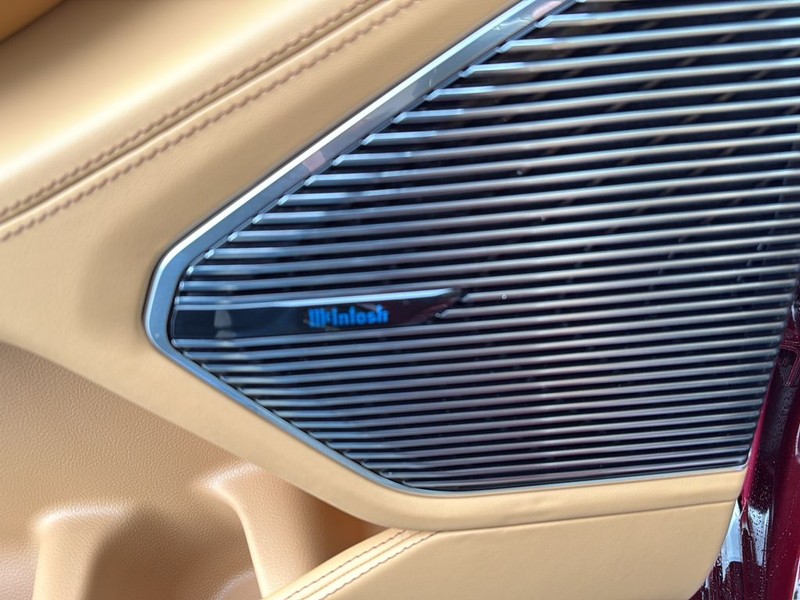 Jeep Grand Cherokee Vehicle Full-screen Gallery Image 27
