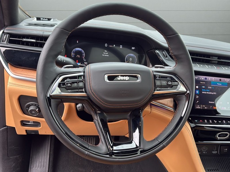 Jeep Grand Cherokee Vehicle Full-screen Gallery Image 29