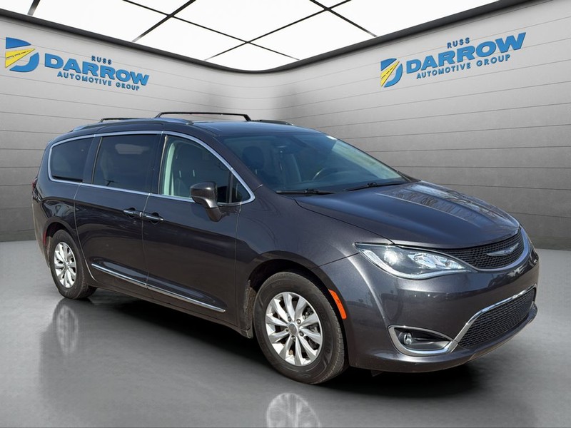 Chrysler Pacifica Vehicle Full-screen Gallery Image 7