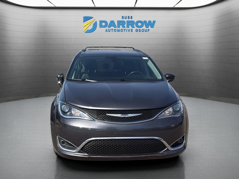 Chrysler Pacifica Vehicle Full-screen Gallery Image 8