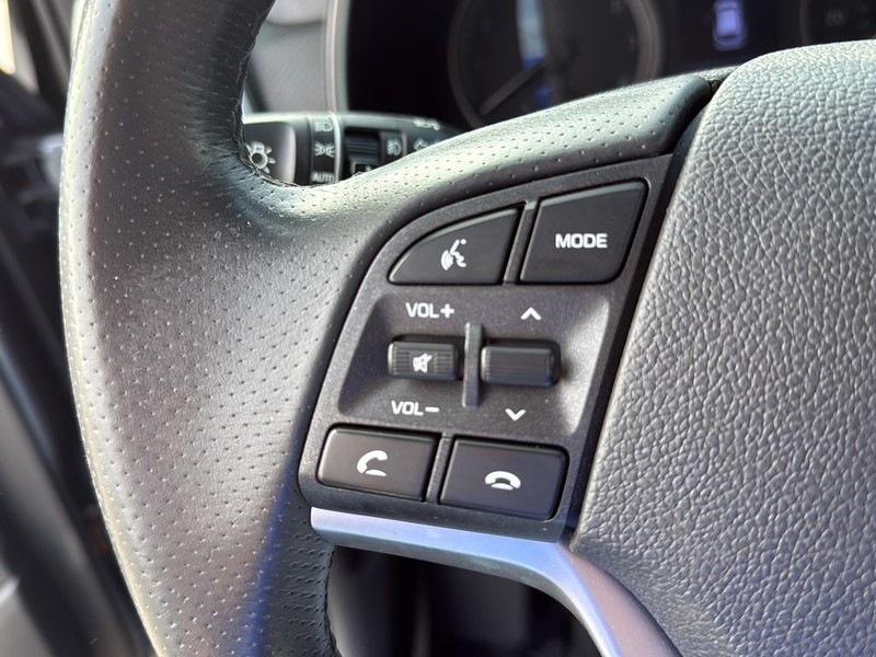 Hyundai Tucson Vehicle Full-screen Gallery Image 9