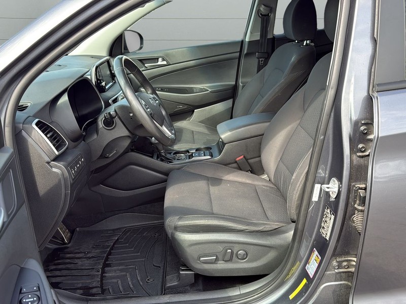 Hyundai Tucson Vehicle Full-screen Gallery Image 10