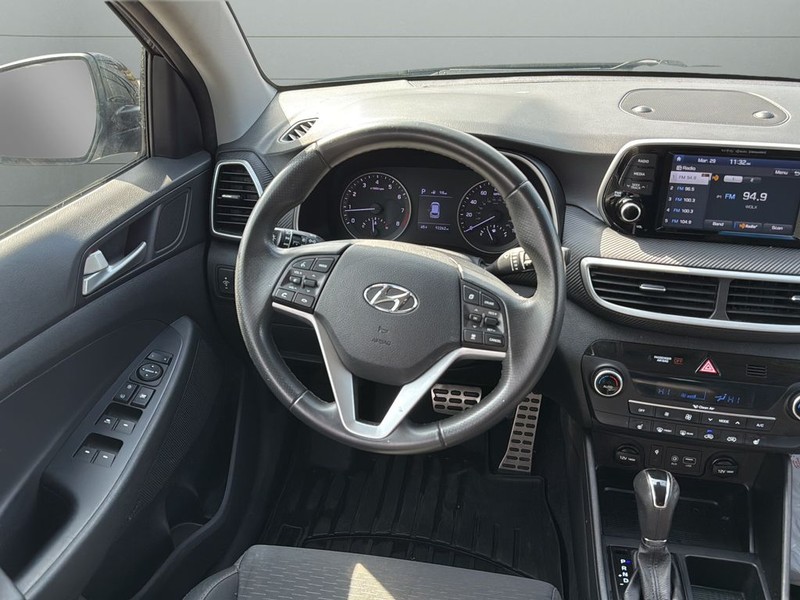 Hyundai Tucson Vehicle Full-screen Gallery Image 12