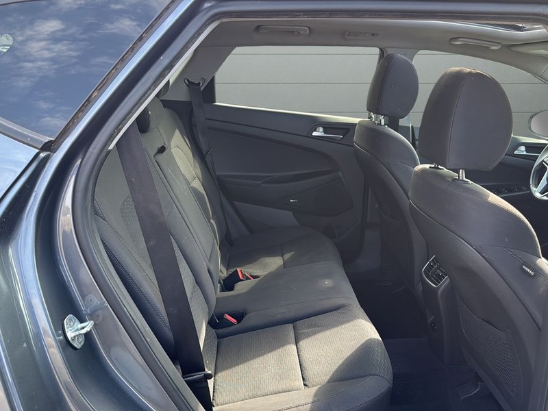 Hyundai Tucson Vehicle Full-screen Gallery Image 14