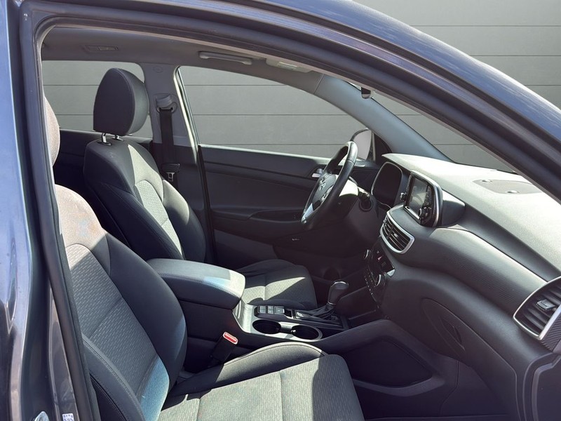 Hyundai Tucson Vehicle Full-screen Gallery Image 15