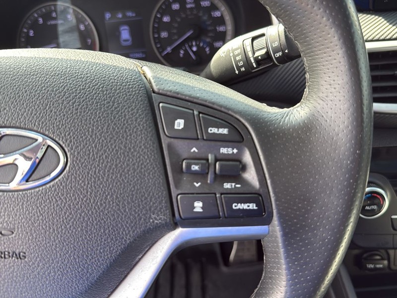 Hyundai Tucson Vehicle Full-screen Gallery Image 20