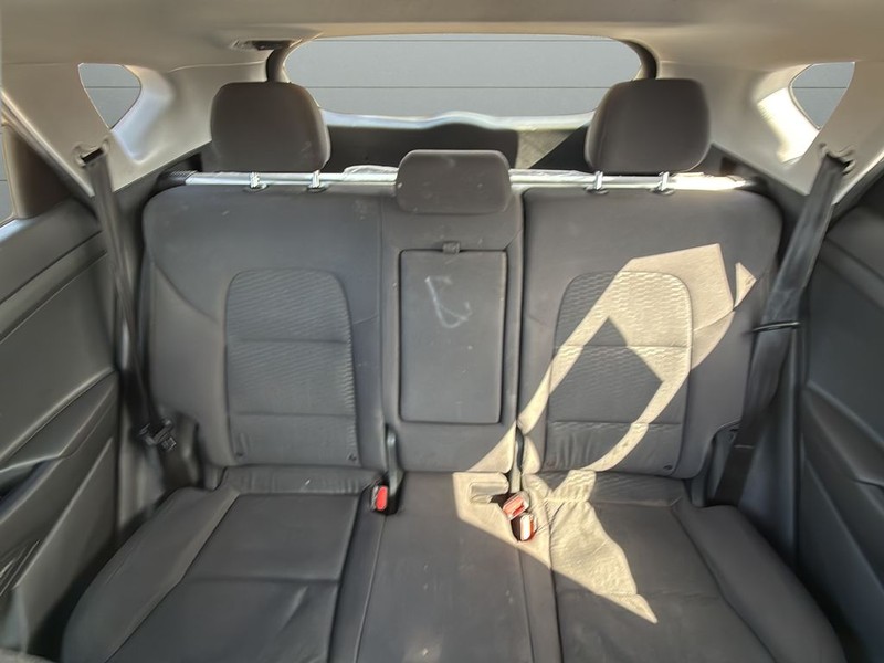 Hyundai Tucson Vehicle Full-screen Gallery Image 30