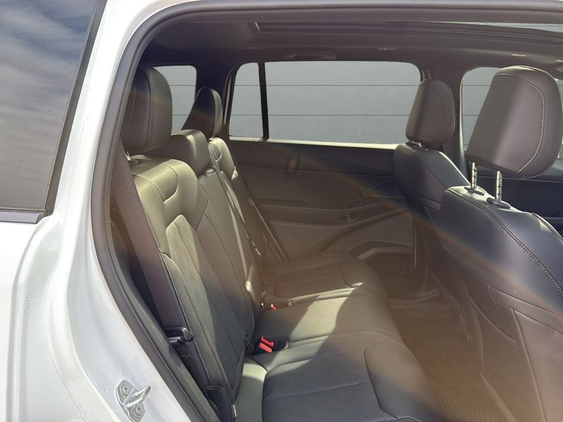 Jeep Cherokee Vehicle Full-screen Gallery Image 14