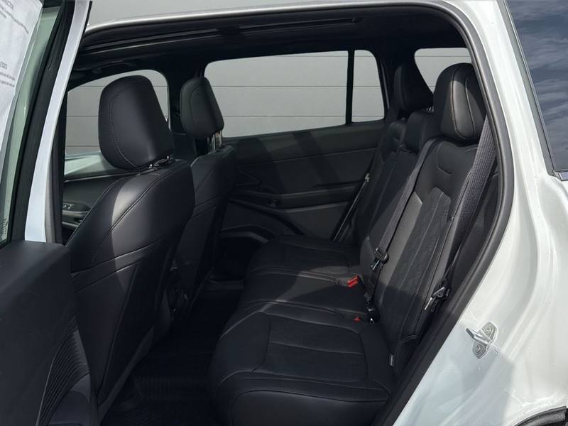 Jeep Cherokee Vehicle Full-screen Gallery Image 17