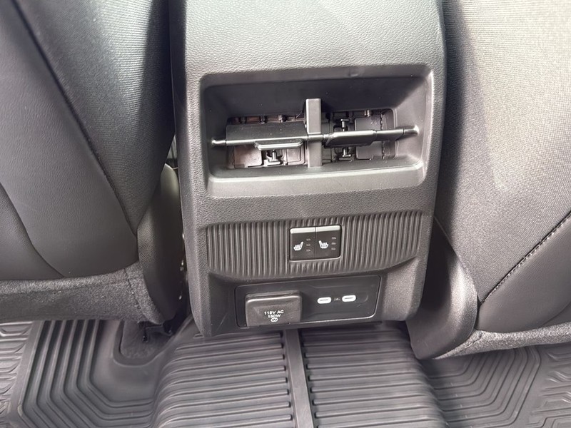 Jeep Cherokee Vehicle Full-screen Gallery Image 18