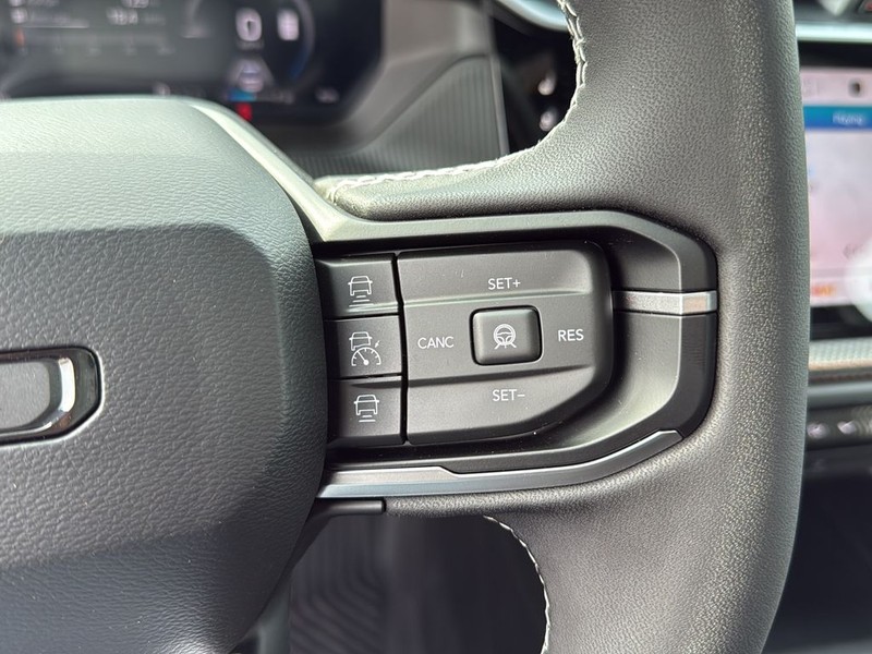 Jeep Cherokee Vehicle Full-screen Gallery Image 20