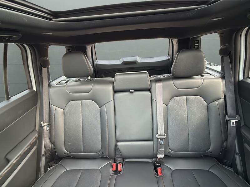 Jeep Cherokee Vehicle Full-screen Gallery Image 30