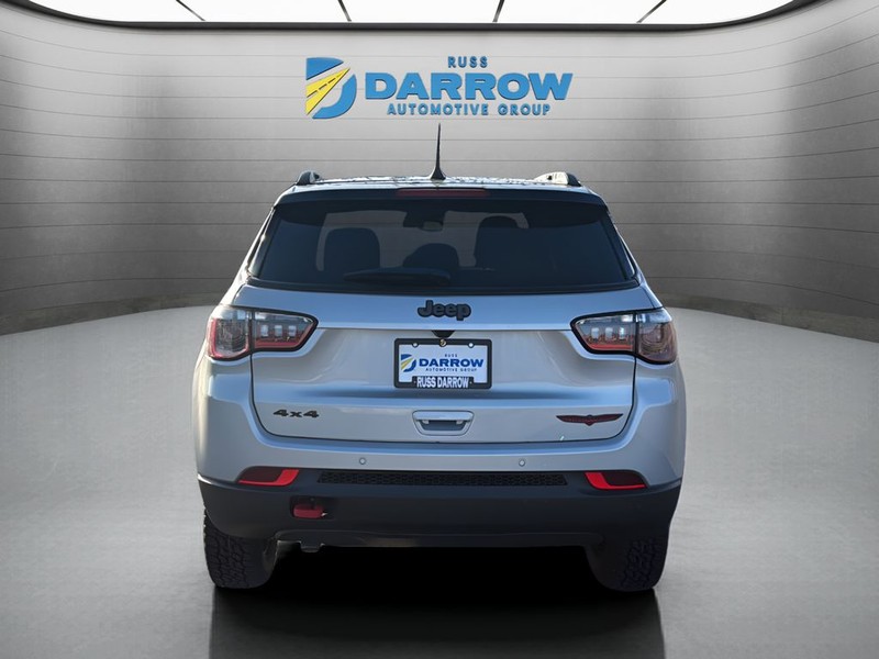 Jeep Compass Vehicle Full-screen Gallery Image 4