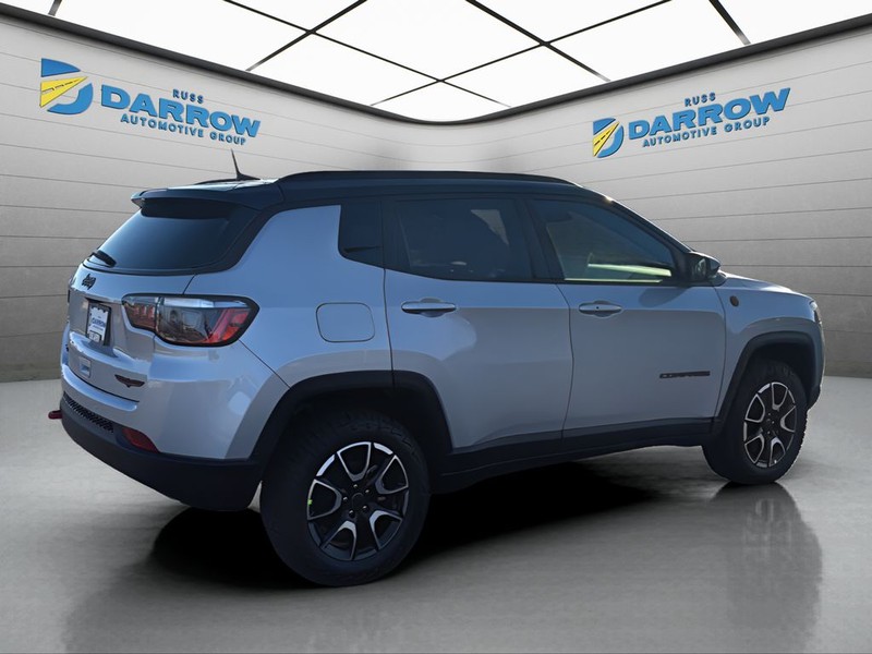 Jeep Compass Vehicle Full-screen Gallery Image 5