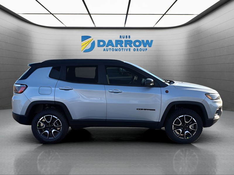 Jeep Compass Vehicle Full-screen Gallery Image 6