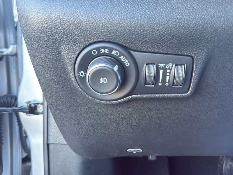 Jeep Compass Vehicle Full-screen Gallery Image 19