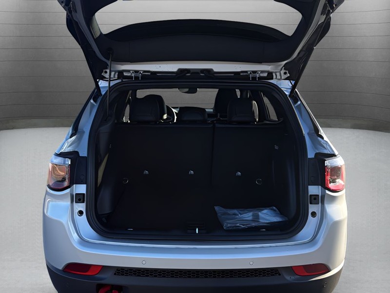 Jeep Compass Vehicle Full-screen Gallery Image 26