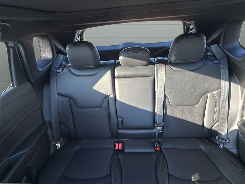 Jeep Compass Vehicle Full-screen Gallery Image 30